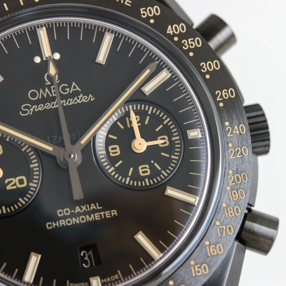 Dial and bezel close-up: the OMEGA and Speedmaster lettering, the Co-Axial Chronometer line, the counter printed with 12, 9 and 6, and the tachymeter numerals from 500 down to 150